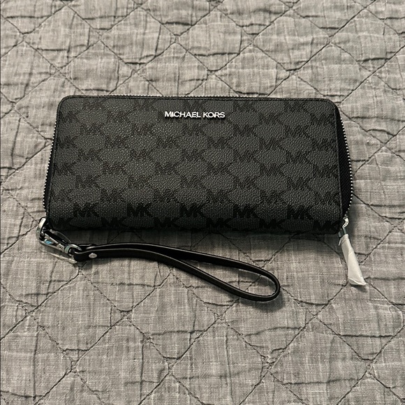 Michael Kors Large Black Monogram Wristlet - Picture 1 of 3